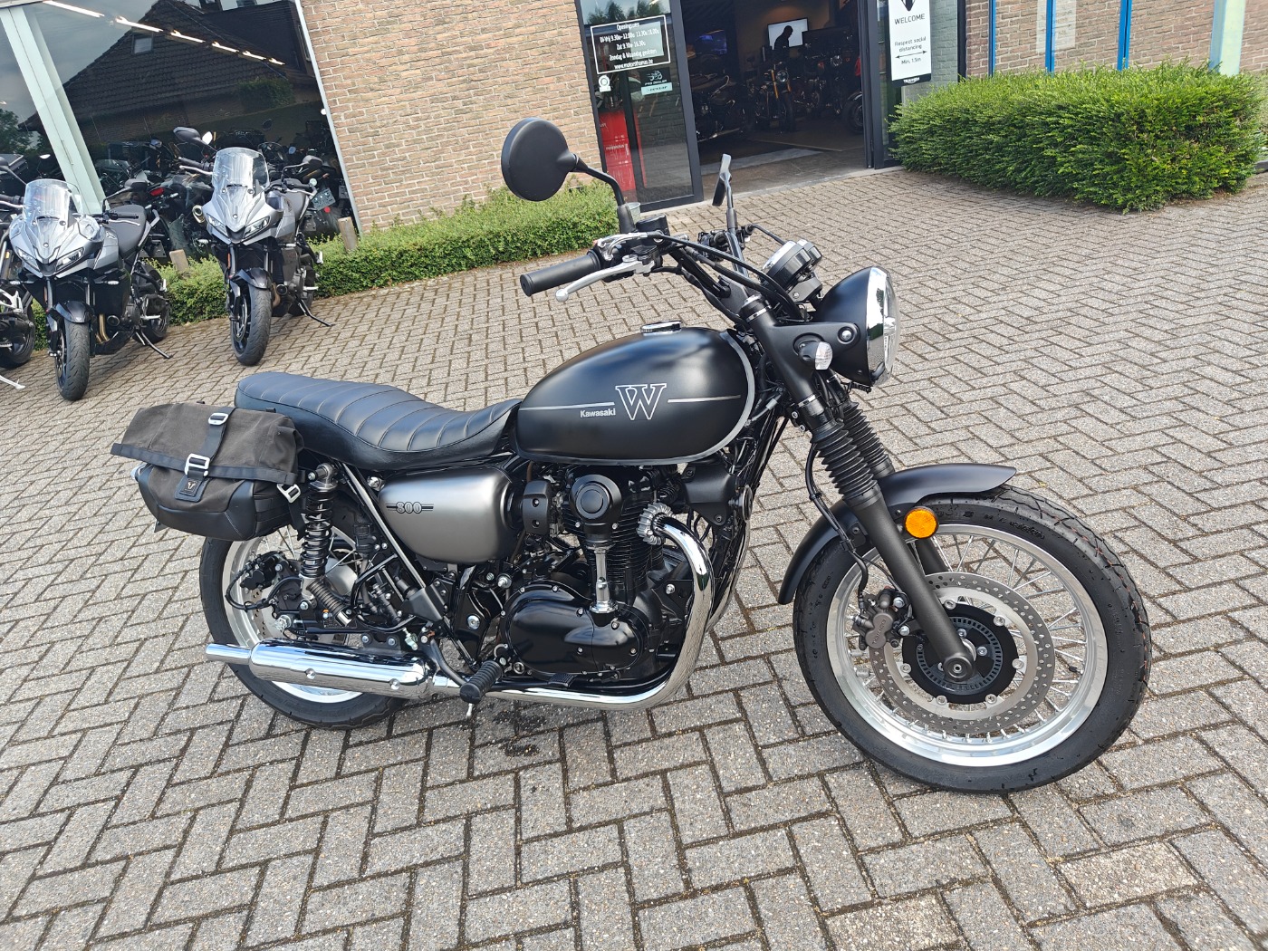 W800